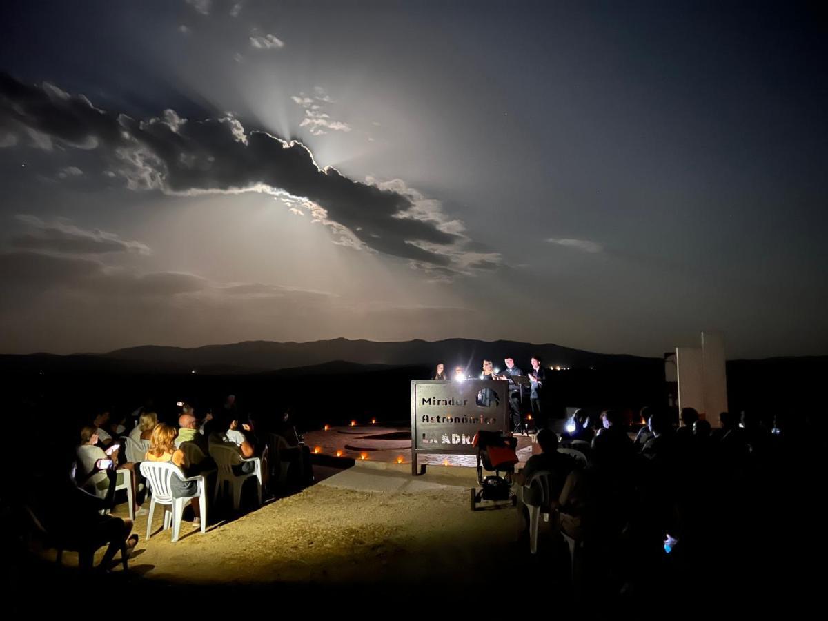 Posada Rural La Resinera La Adrada Exteriér fotografie